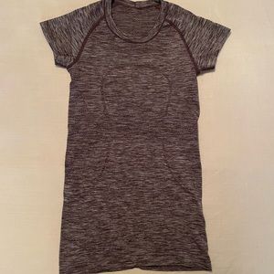 Lululemon run swiftly tech tee size 2